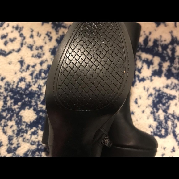 Jessica Simpson Tall Heeled Leather Black Boots Size 7.5 - Picture 5 of 12